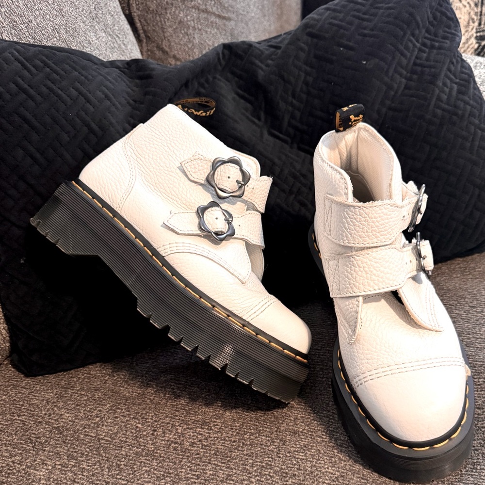 Dr. Martens Devon Flower white leather buckle platform boots. EUC size 8.